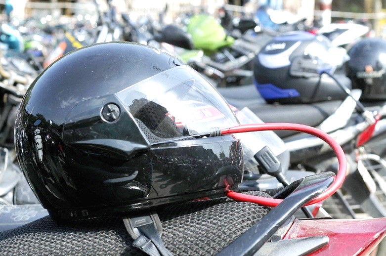 TNIE_import_2015_7_14_22_original_Helmet Thieves